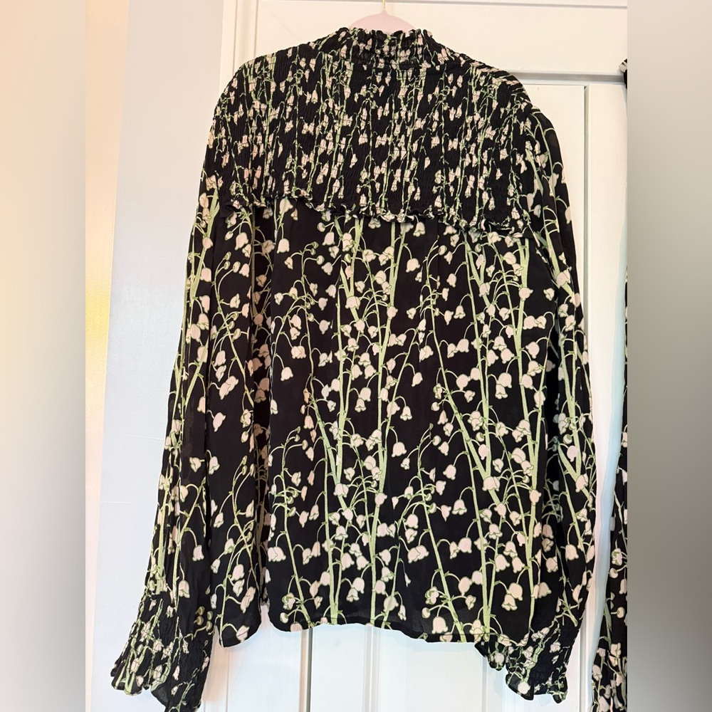 Elizabeth James The Label Ellery Blouse in Sprig Floral Print. size is XL - Picture 8 of 8